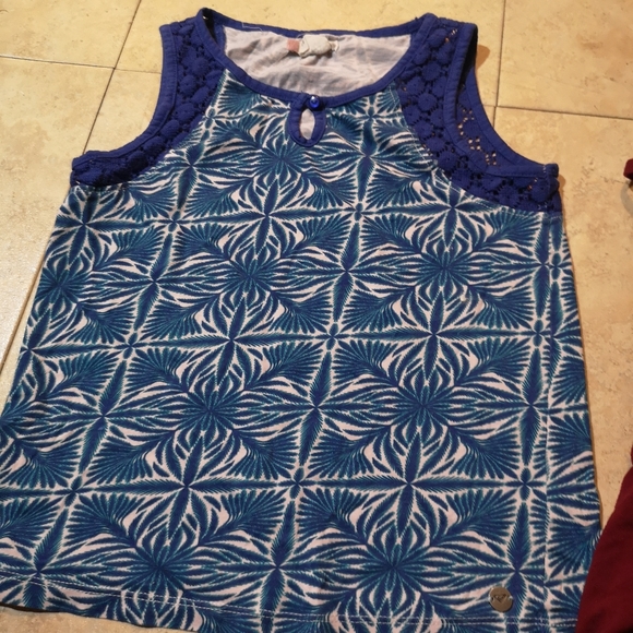 Roxy & Old Navy 2 Girls Tank Tops - Picture 5 of 7